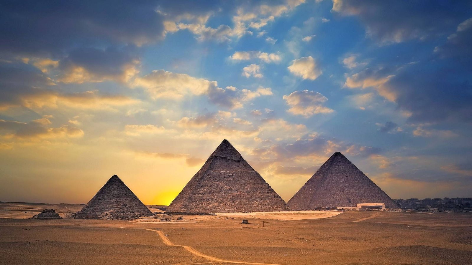 The Pyramids of Giza - travelistia
