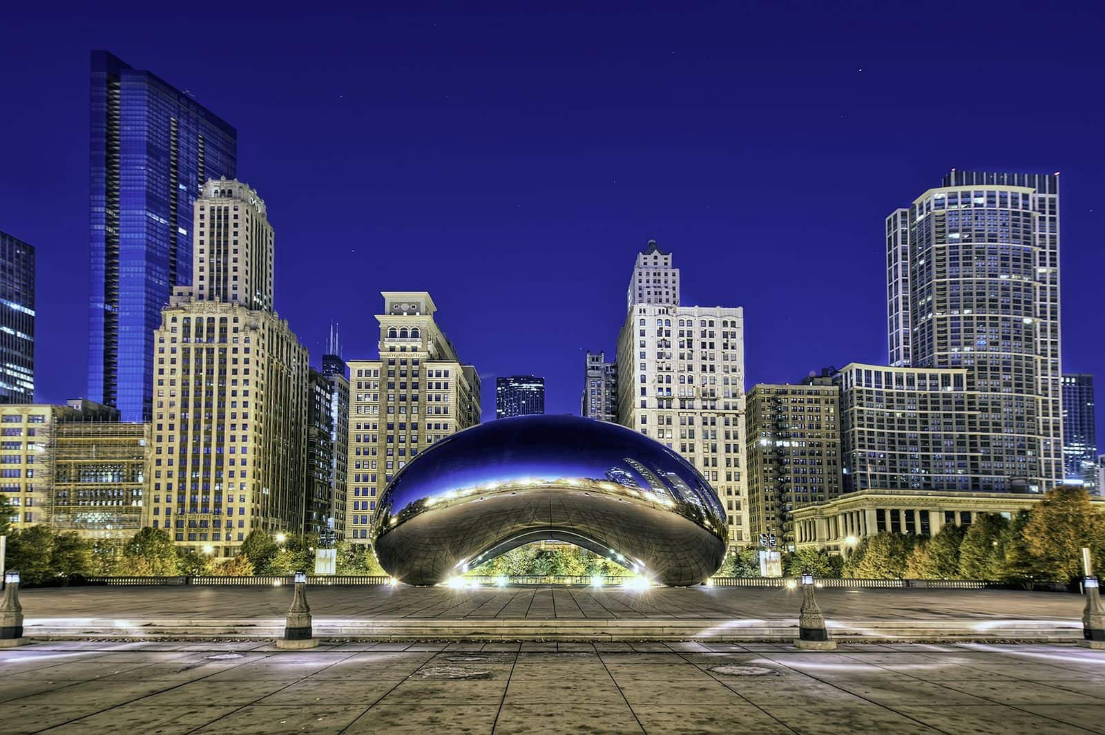 Enjoy in Millennium Park, The Bean in Chicago - Travelistia
