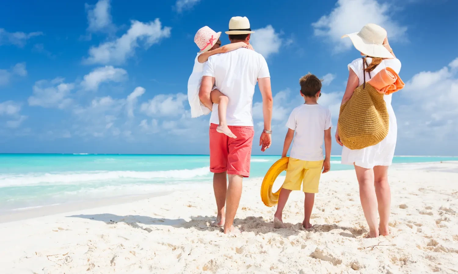 La Spiaggia di Cefalù features a sandy beach perfect for families