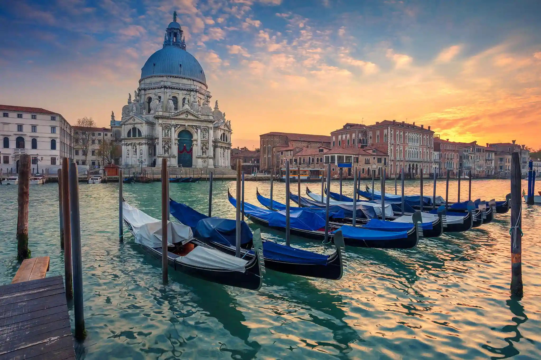 Venice Unveiled: Exploring the Hidden Gems of its Neighborhoods