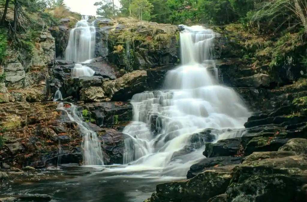 Reach Shelving Rock Falls