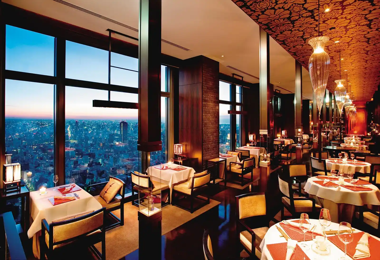 The 6 Best Romantic Restaurants in Tokyo
