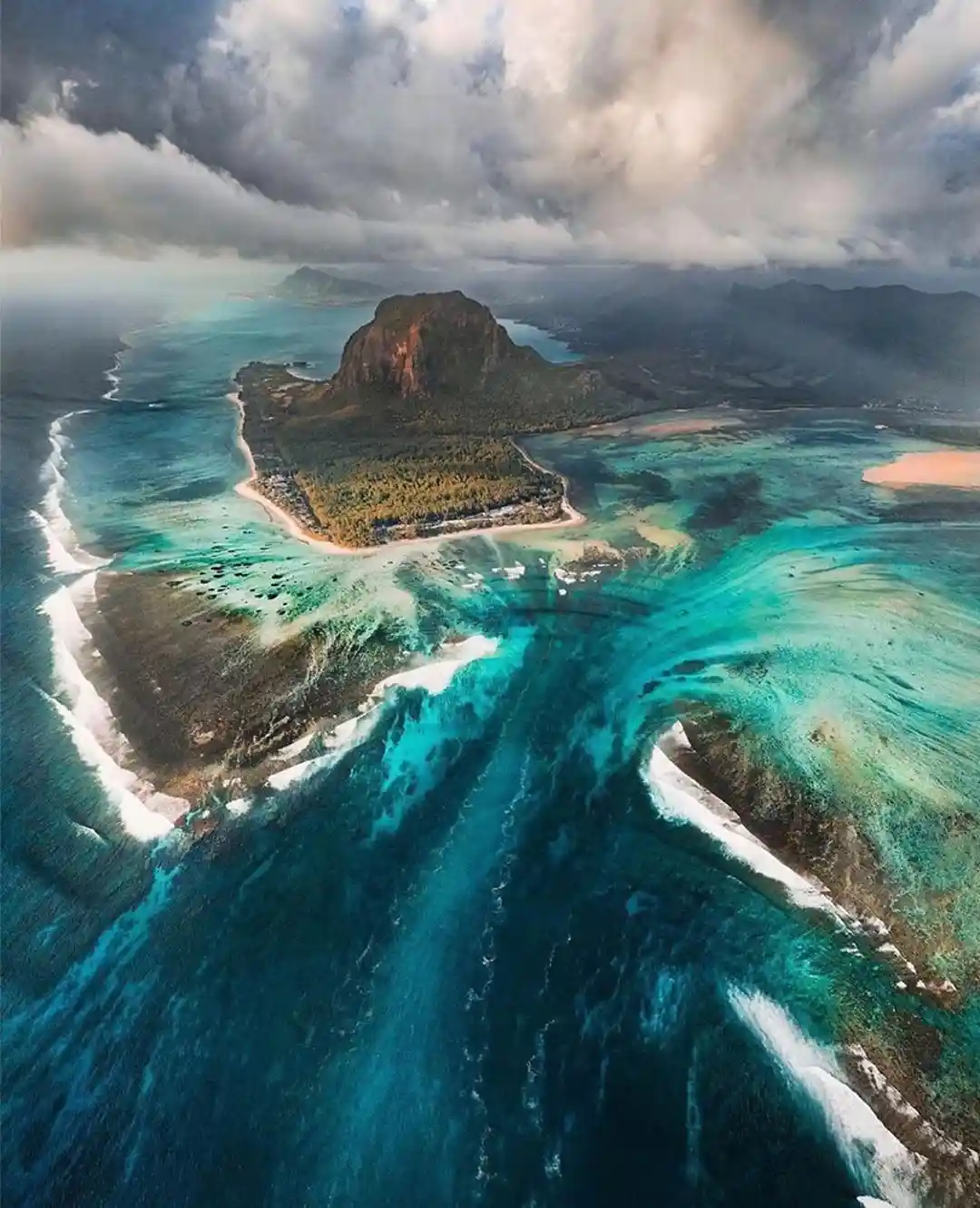 Mauritius' Underwater Waterfall