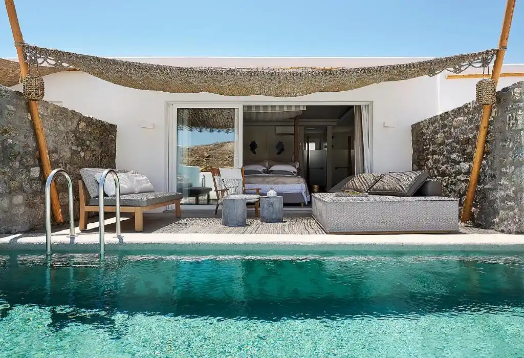 Is it worth paying more for a Mykonos hotel with a private pool?