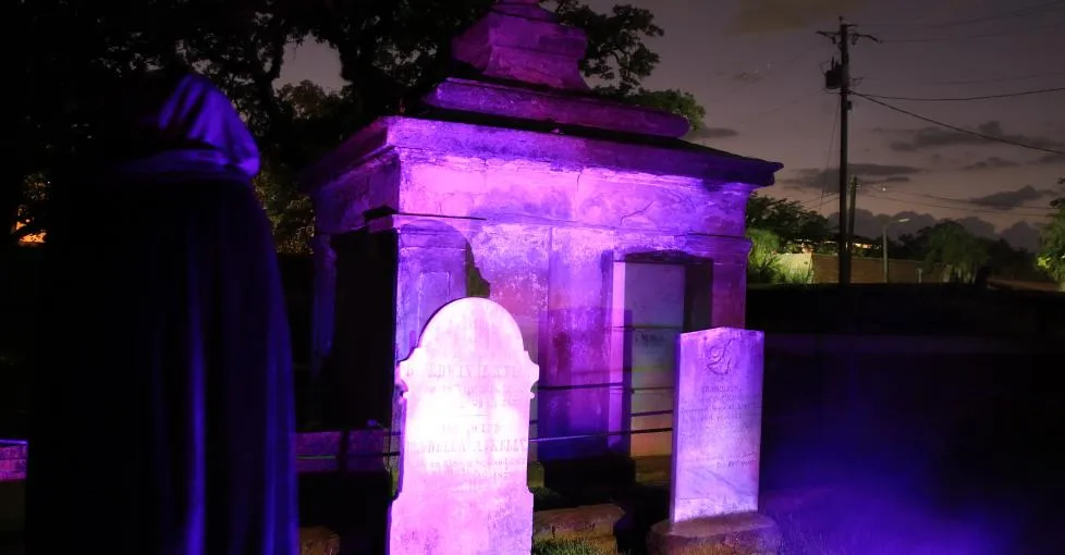Explore the Unknown With Ghost Tours