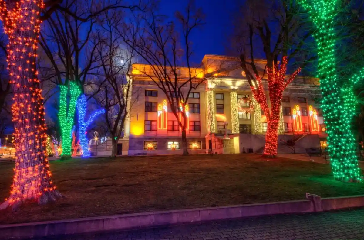Christmas Parade & Courthouse Lighting