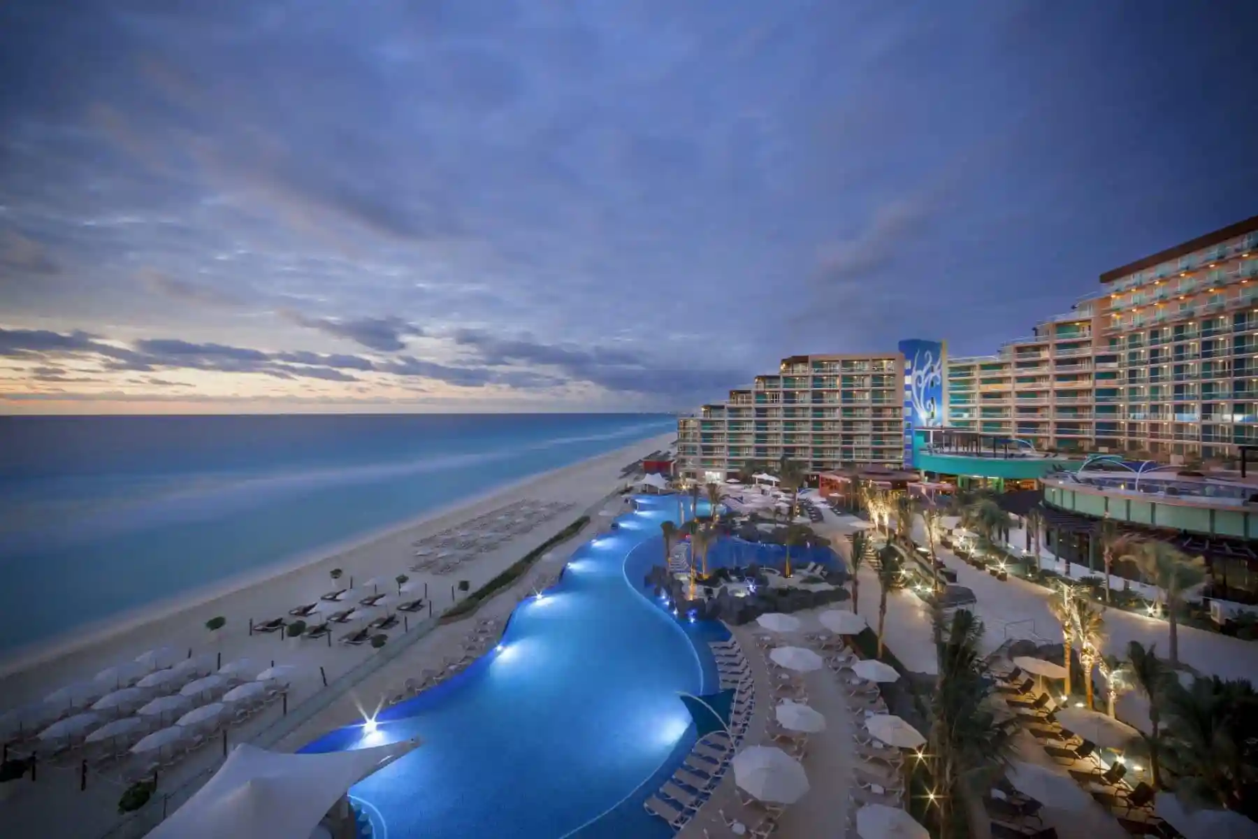 Top Rated Romantic Resorts/ Hotels for Couples in Cancun