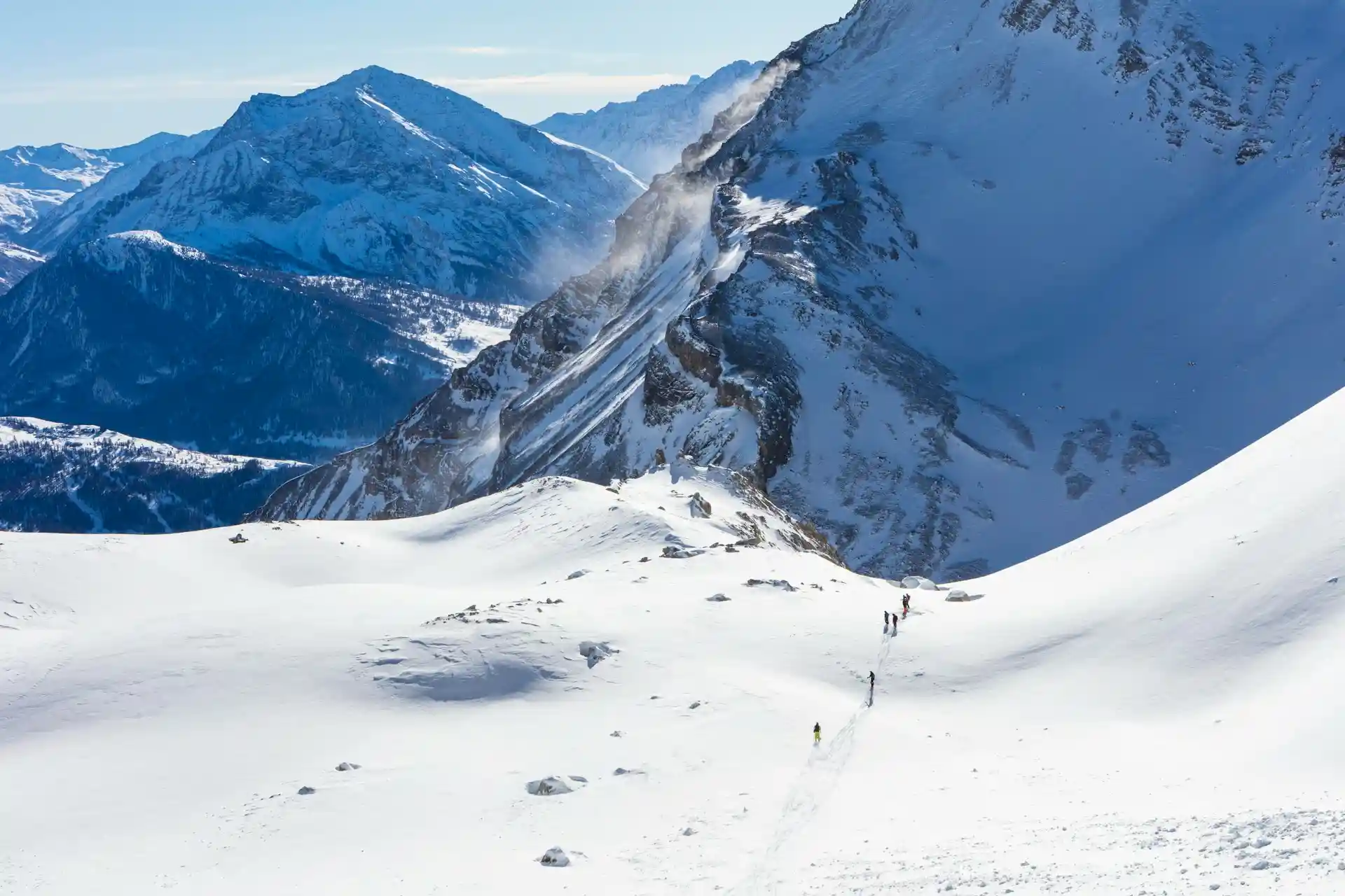 Find an Agency to Source the Best Heli-Skiing Location