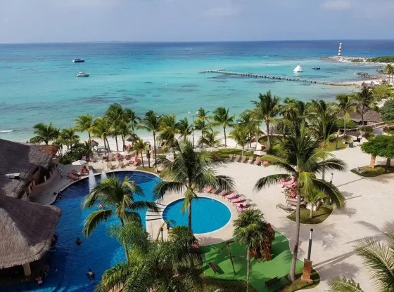 Must-Visit Party Hotels in Cancun