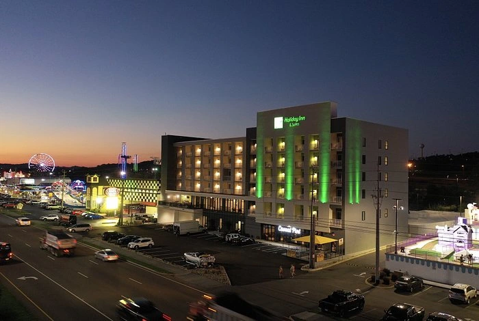 Holiday Inn & Suites Pigeon Forge Convention Center, an IHG Hotel