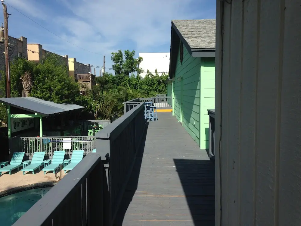 Upper Deck Hotel & Bar