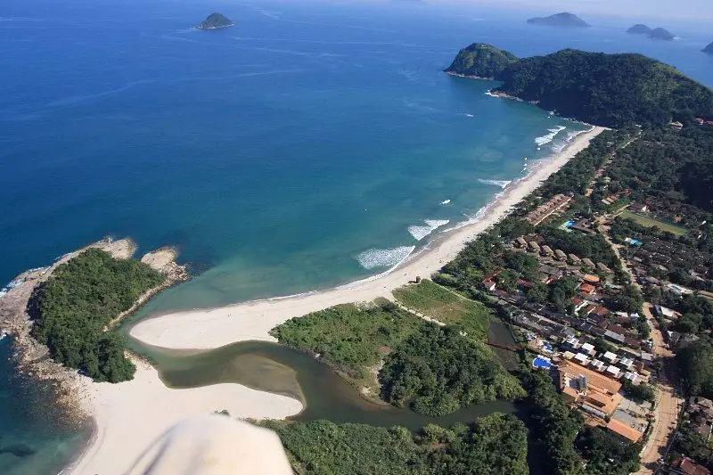 12+ Best Beach Towns Near São Paulo Brazil for Beach Fun (+ Photos) 9 Camburi beach