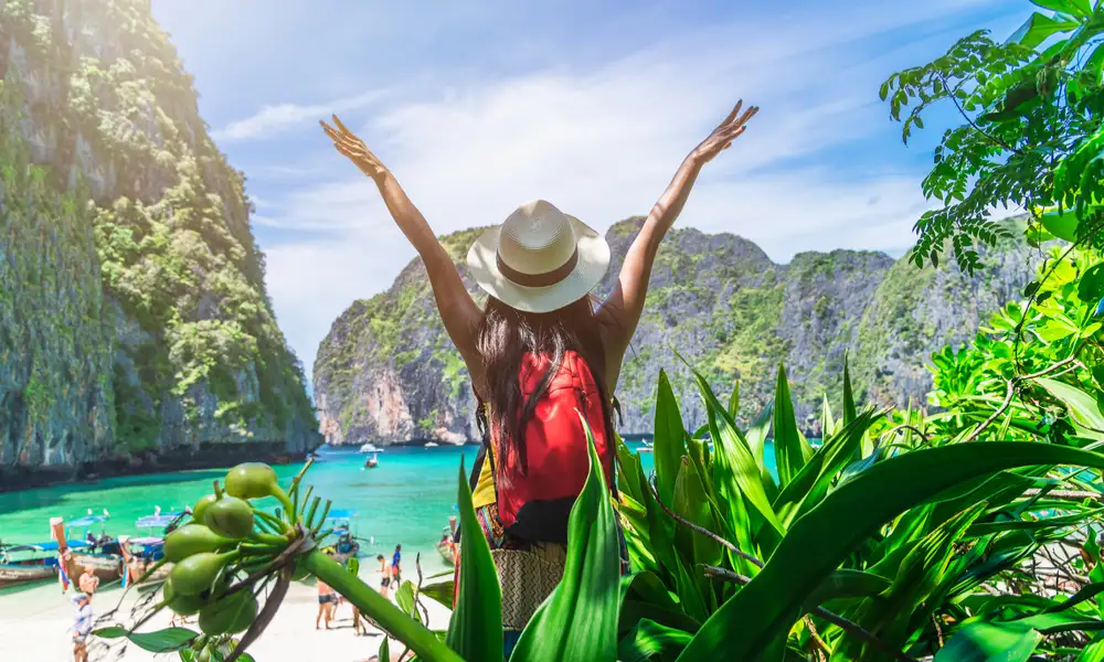 Why Underseat Luggage Is Ideal for Tropical Trips? 2 Tropical Travel