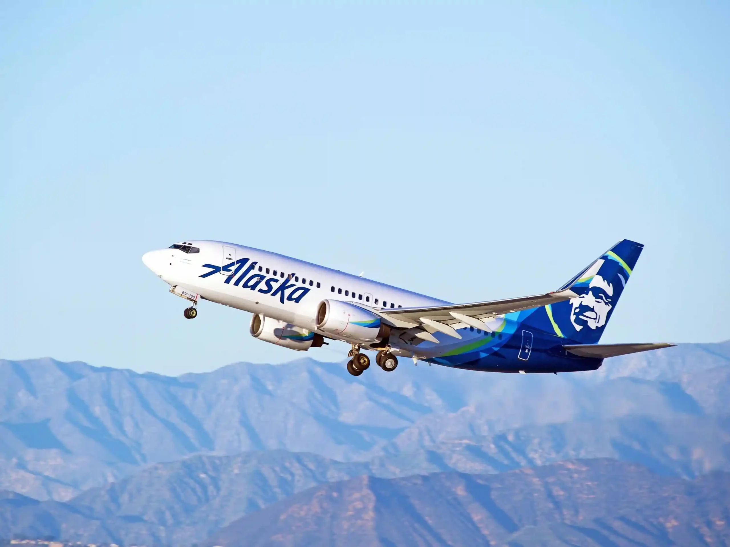 Top 10 Most Popular U.S. Airlines to Fly in 2025 4 Alaska Airlines scaled