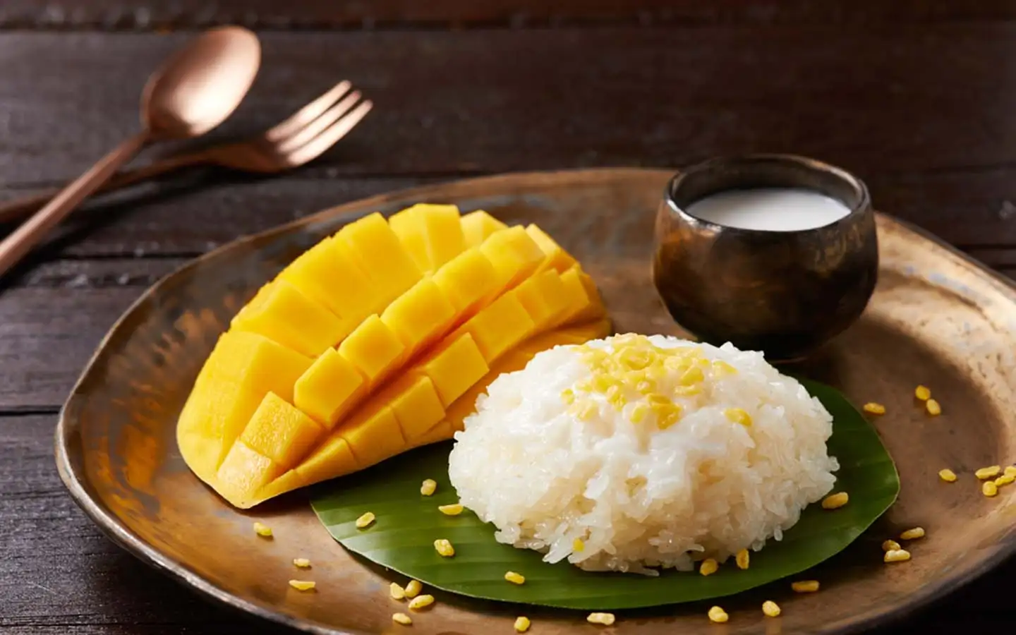 15+ Top Street Foods to Try in Southeast Asia on a Budget - Updated 5 Mango Sticky Rice