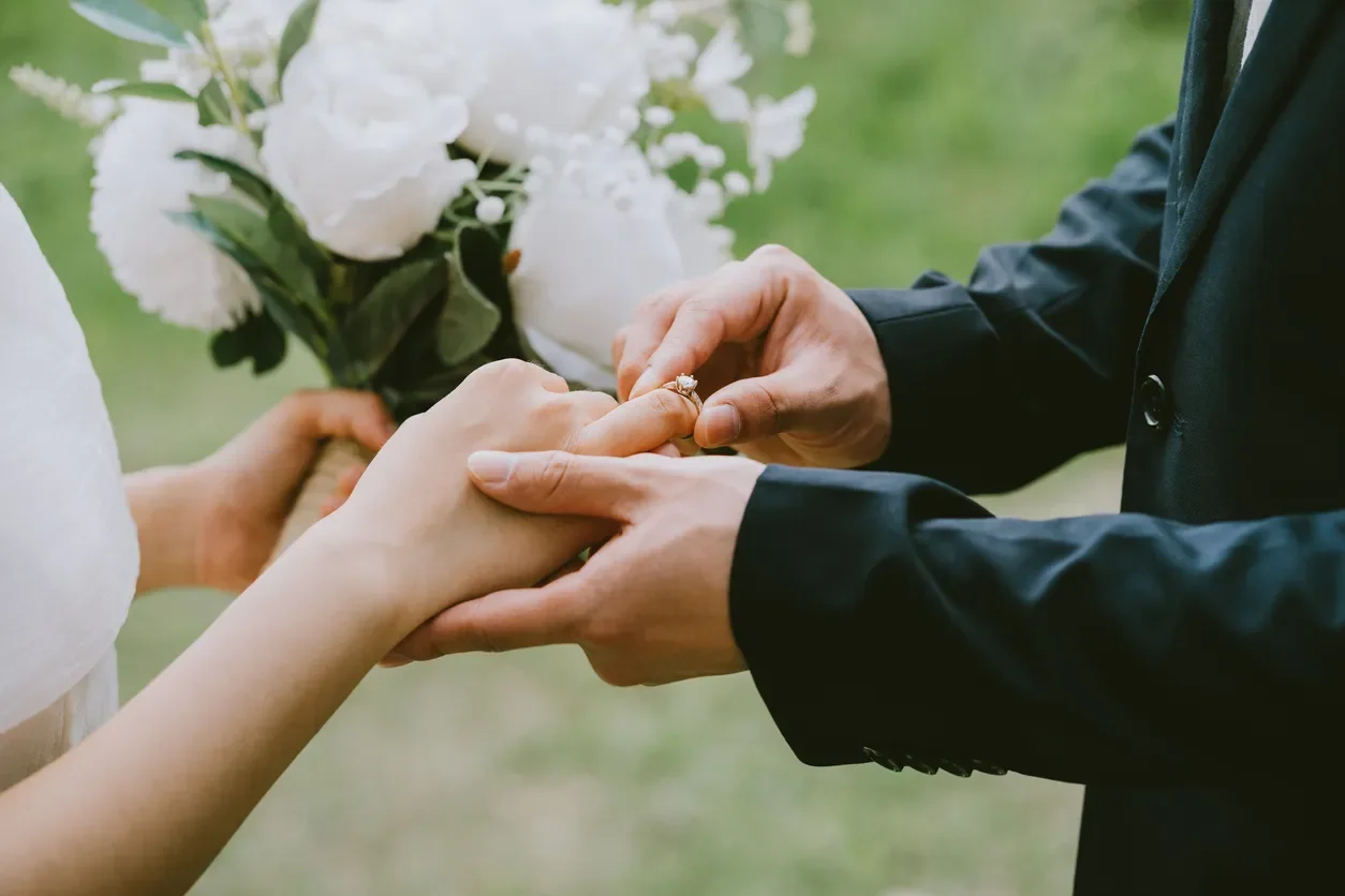 How to Transition from Tourist to Green Card Holder in the U.S.? 2025 Updated 3 Marriage to a U.S. Citizen 1