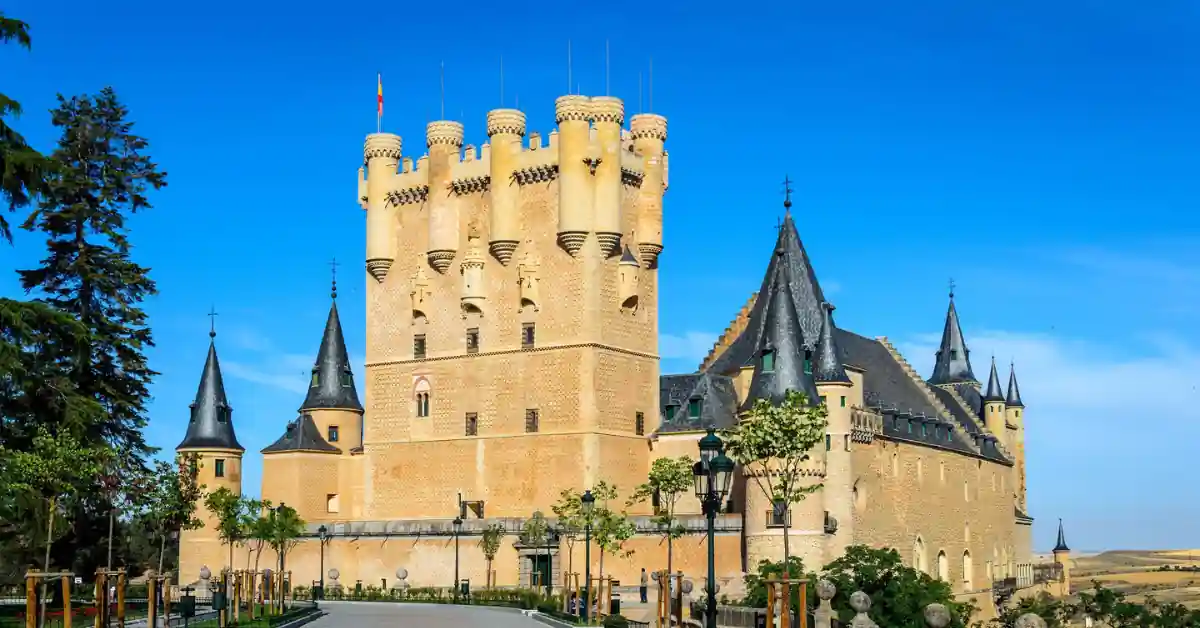 Explore Alcazar de Segovia