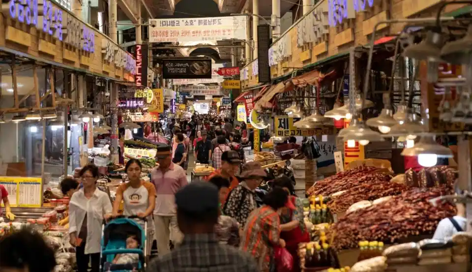 21 Things to Do in Busan That Locals Secretly Love 7 Bujeon Market Morning Grocery Scene