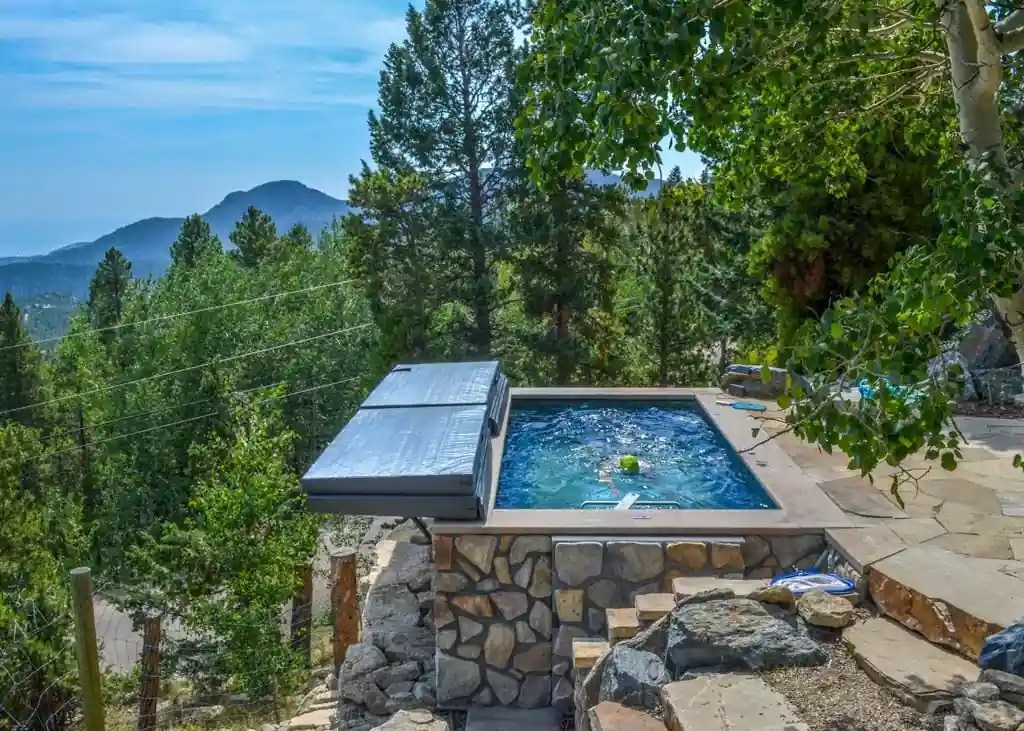 7 Hidden Swimming pools At Travertine Scorching Springs You Can Nonetheless Go to In 2025 - Travelistia 5 Hidden Mid Slope Pool 1