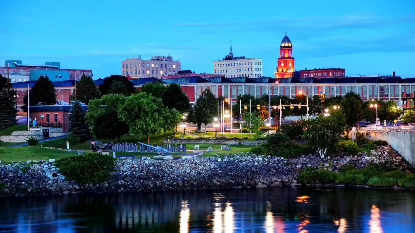 15 Upstate New York Cities That’ll Steal Your Coronary heart In 2025 - Travelistia 12 Lewiston Town